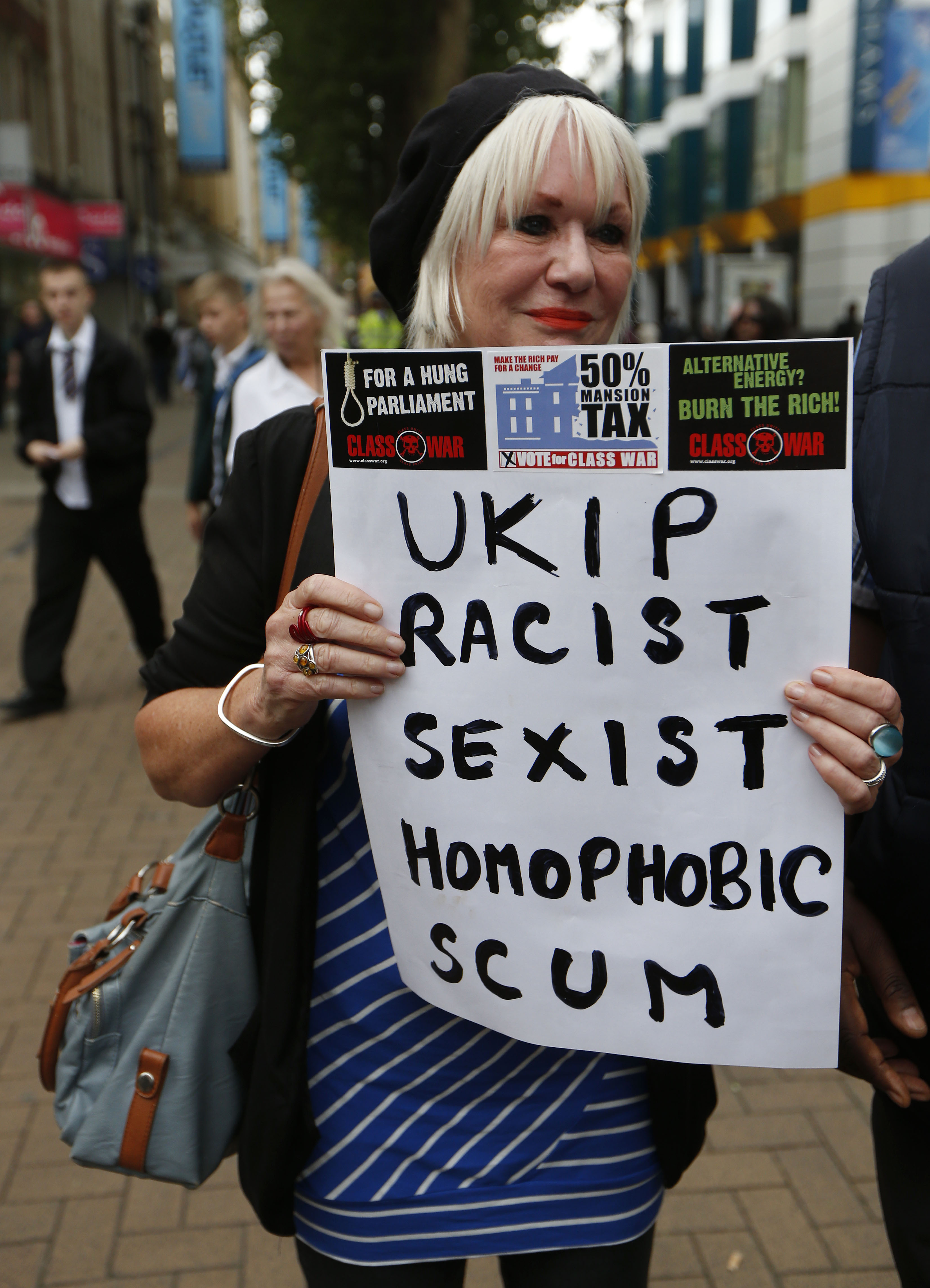 Πρώτες η Βρετανία και η Ολλανδία στις κάλπες των ευροεκλογών