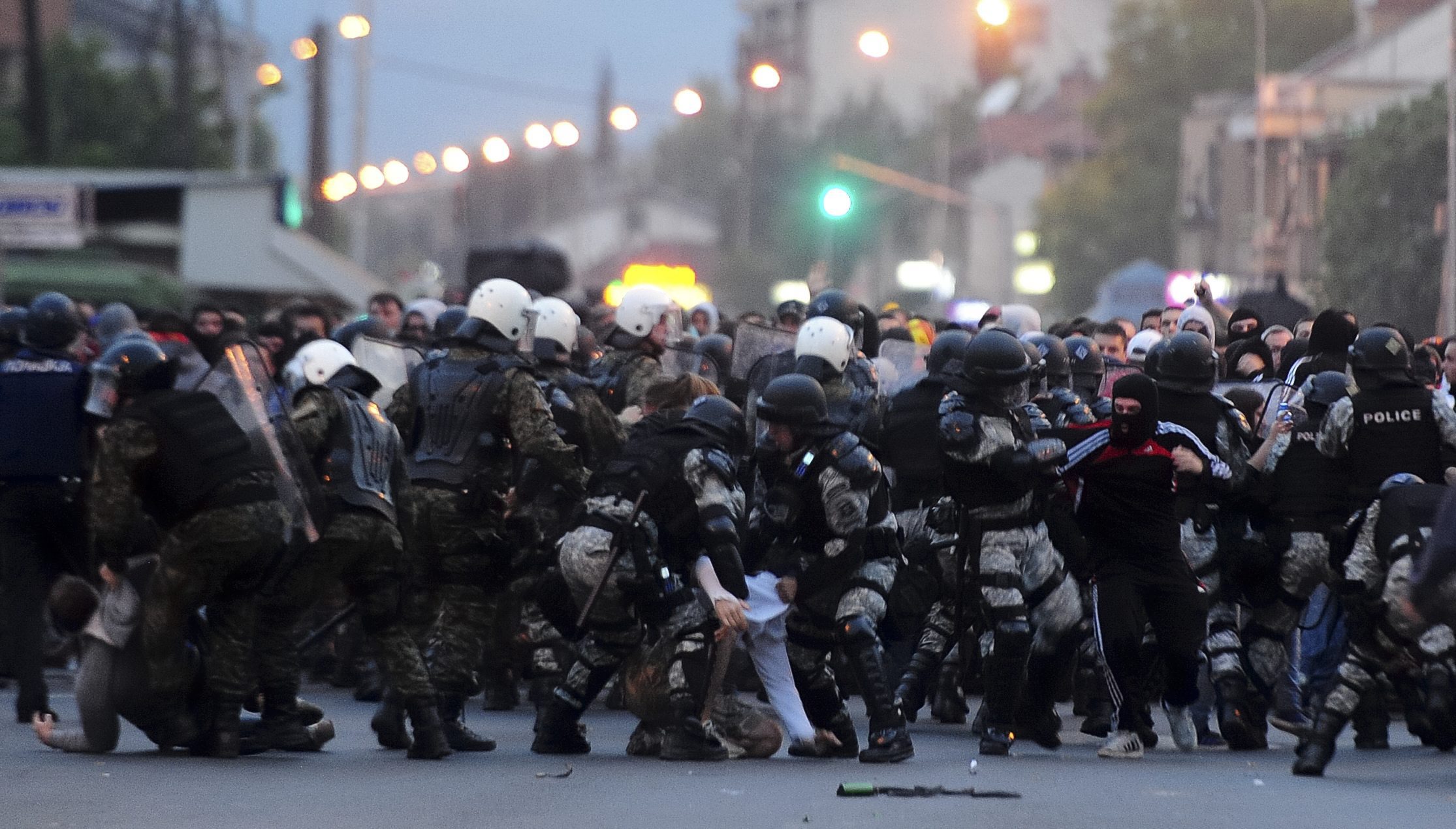 Νέες συγκρούσεις διαδηλωτών-αστυνομίας στα Σκόπια
