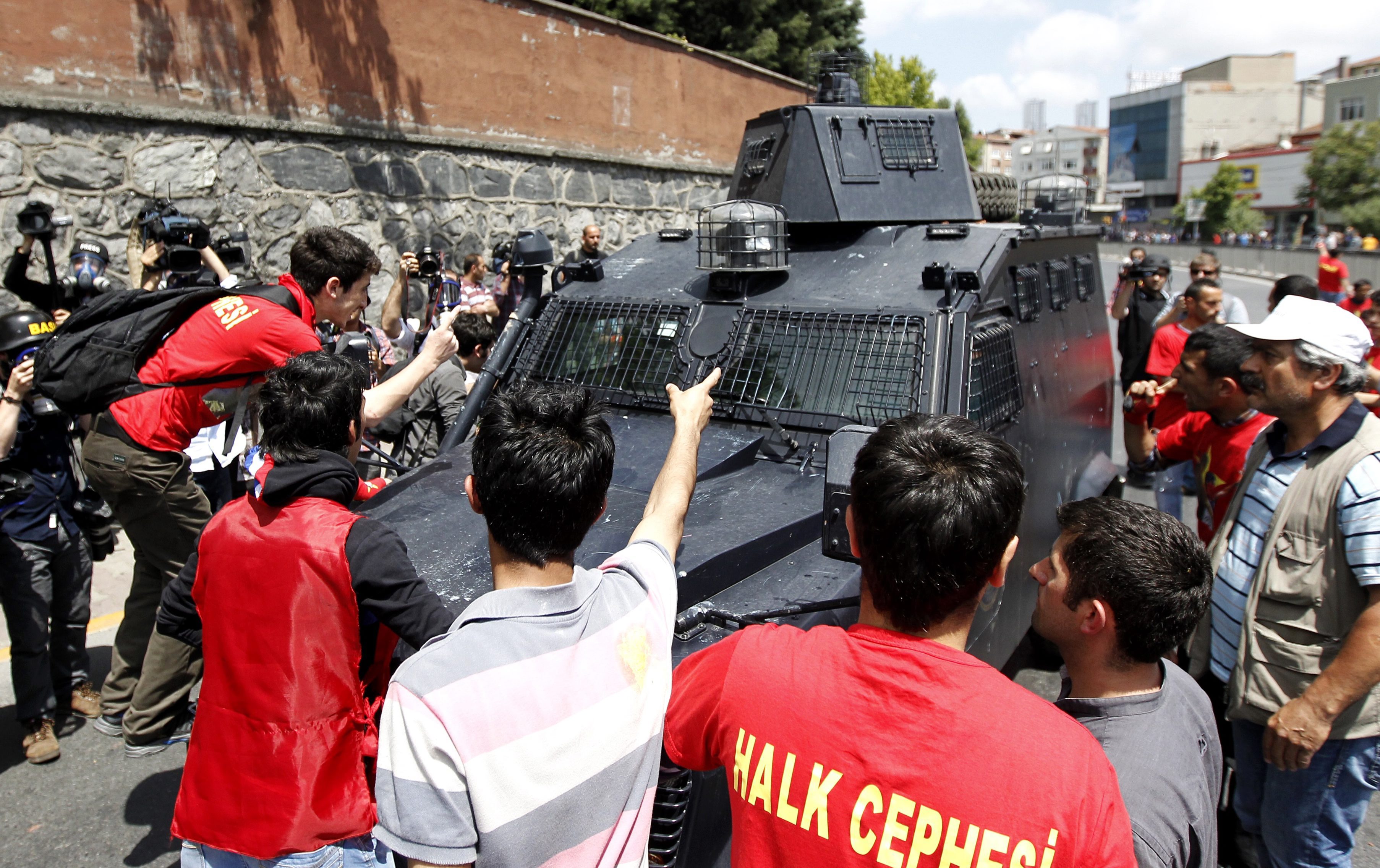 Τουρκία: Τραυματισμός 30χρονου από πυροβολισμό ανοίγει νέο κύκλο οργής