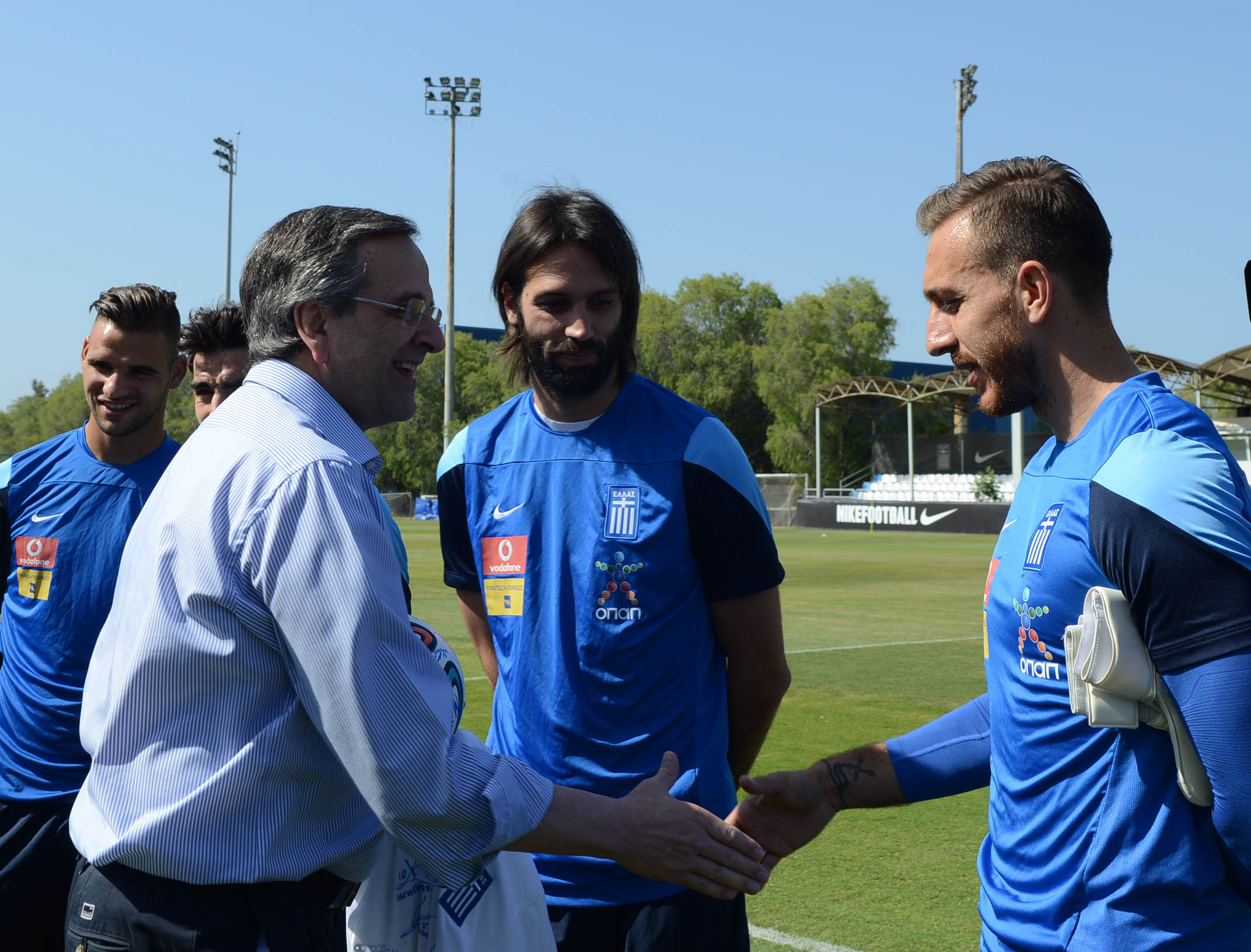 Κάντε μας περήφανους είπε ο Σαμαράς στους παίκτες της Εθνικής
