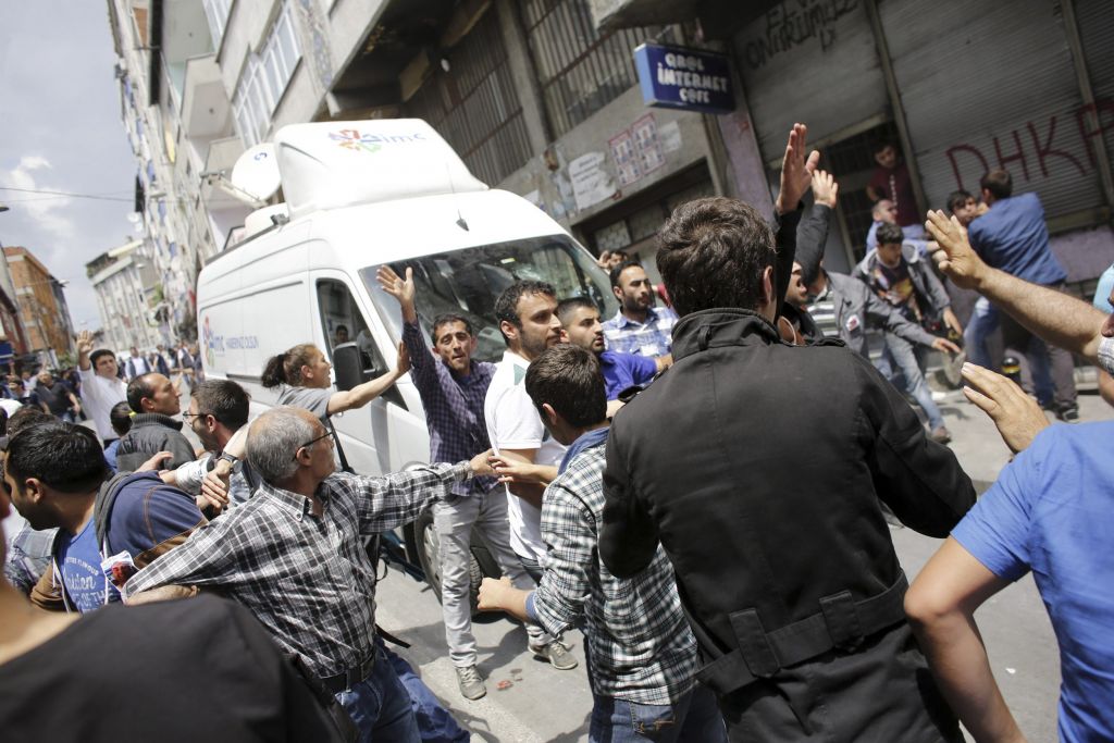 «Πέθανε και τελείωσε» λέει ο Ερντογάν σε διαδηλωτές για 15χρονο Ελβάν