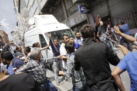 «Πέθανε και τελείωσε» λέει ο Ερντογάν σε διαδηλωτές για 15χρονο Ελβάν