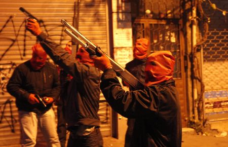 Κωνσταντινούπολη: Εφοδοι της αστυνομίας σε τρεις συνοικίες