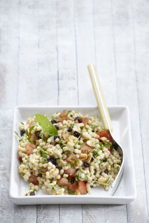 Κουσκούς με σταφίδες, δυόσμο και λεμόνι