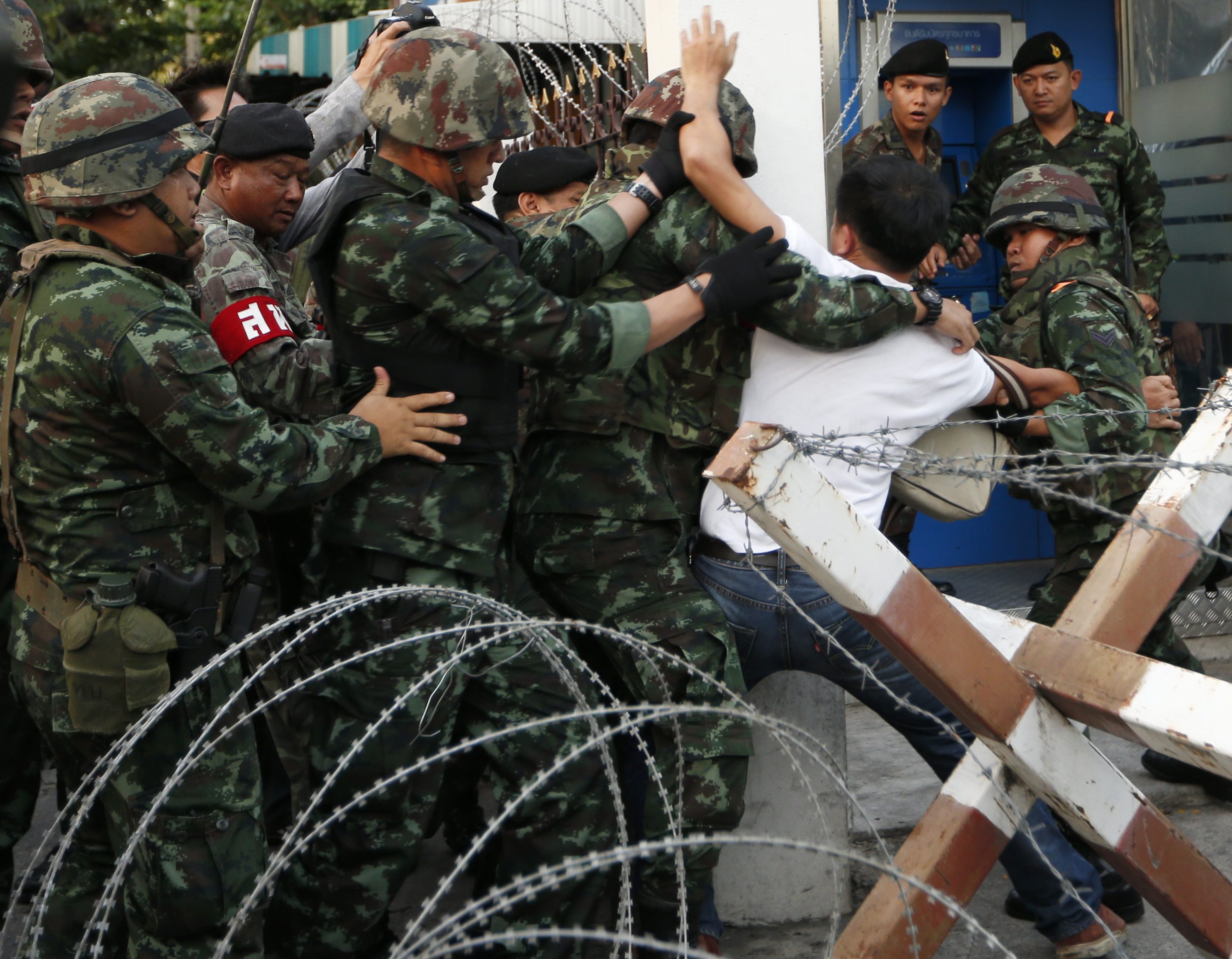 Ταϊλάνδη: Ο στρατός διέλυσε και τη Γερουσία