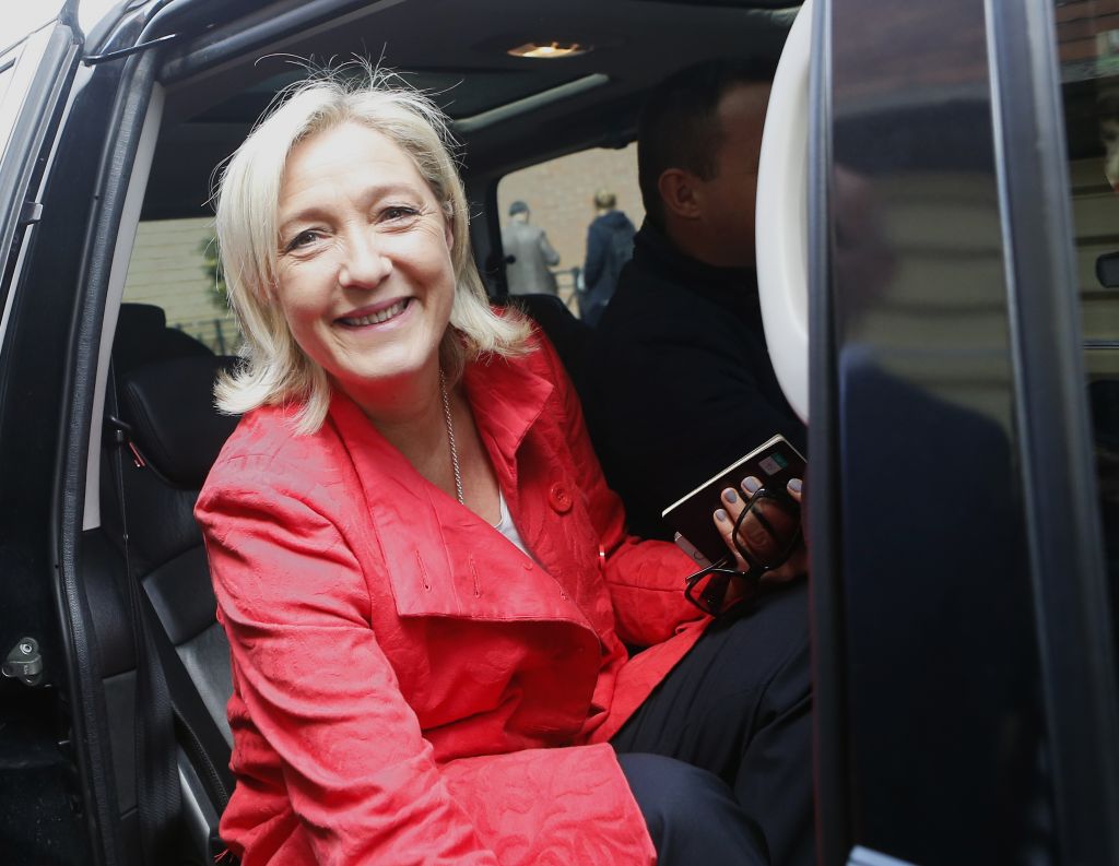 Γαλλία: Πρώτη η Λεπέν – Zητάει εκλογές