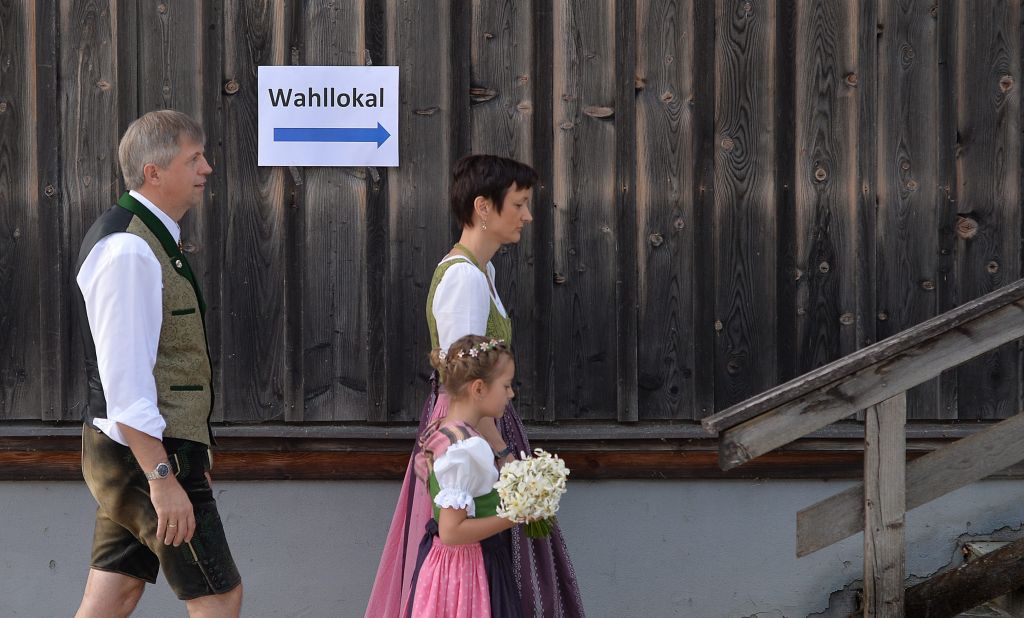 Αυστρία: Πρωτιά για την κεντροδεξιά, ενίσχυση της ακροδεξιάς δείχνουν τα exit poll