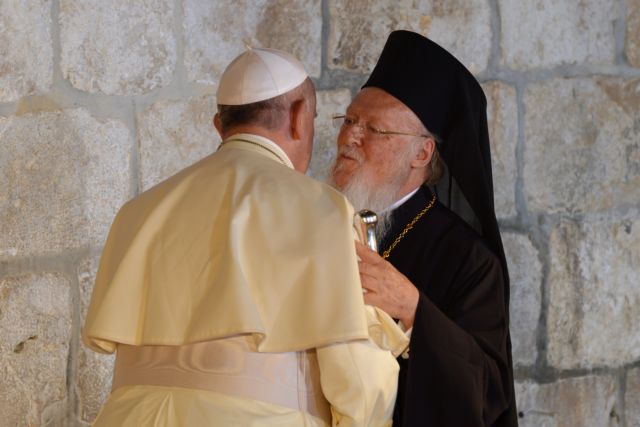 Ο Πάπας ζητά απ΄ το Βαρθολομαίο να προσευχηθούν για τη Μέση Ανατολή