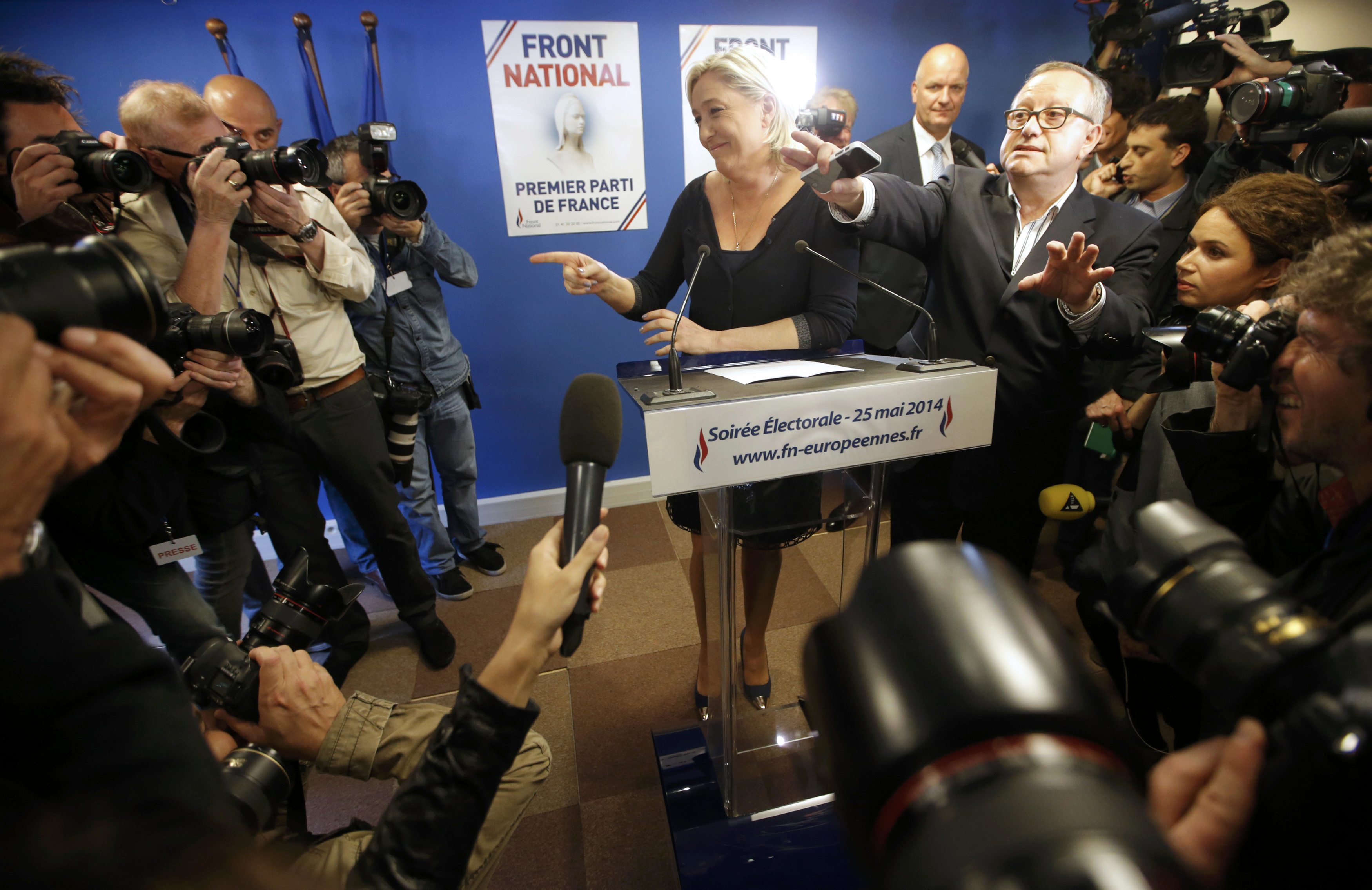 Γαλλία:Εκτακτη σύσκεψη στα Ιλίσια μετά την επέλαση Λεπέν