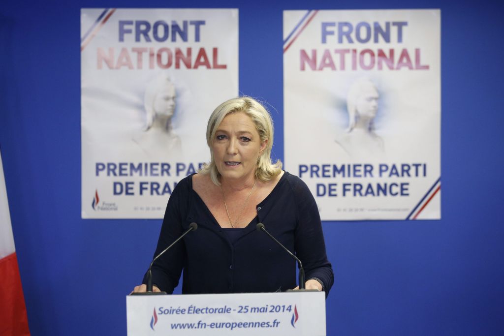 Λεπέν: Καμία συμμαχία – συνεργασία με τη Χρυσή Αυγή