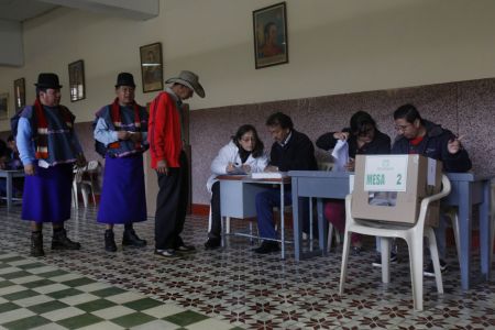 Κολομβία: Στο β΄γύρο η εκλογή του προέδρου και ο διάλογος με τους αντάρτες