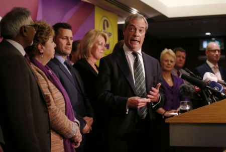 Τι σηματοδοτεί η νίκη του λαϊκιστή Φάρατζ στη Βρετανία