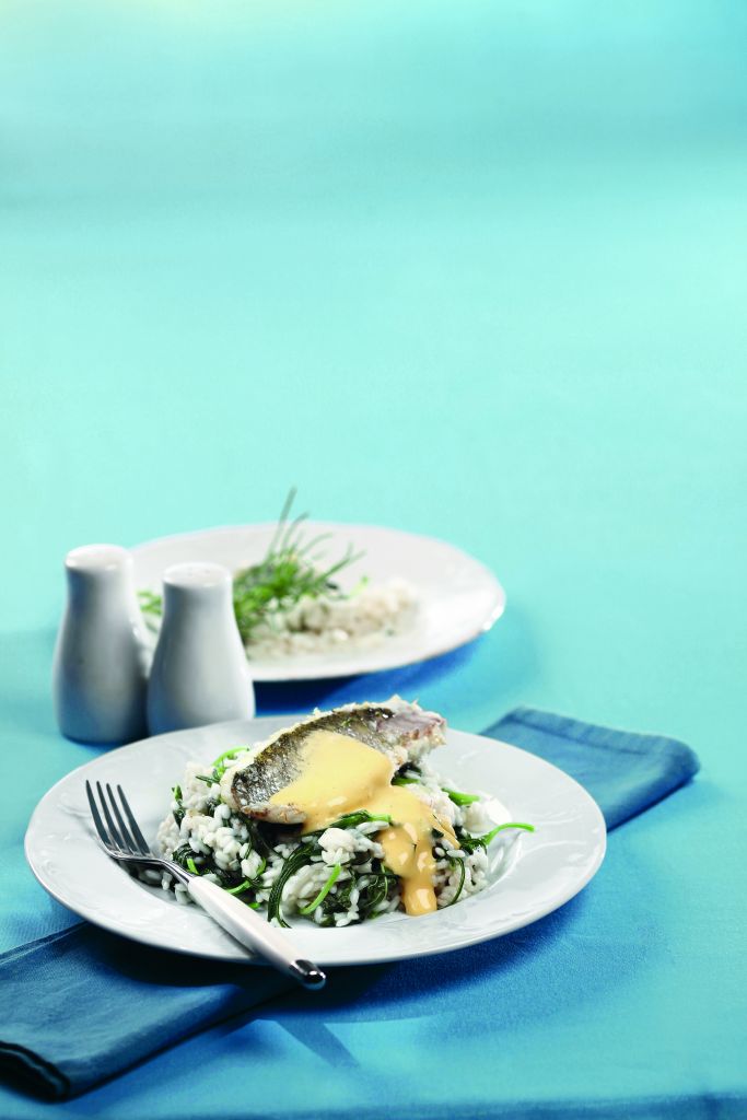 Λαβράκι με ρύζι, αλμύρα και αβγολέμονο
