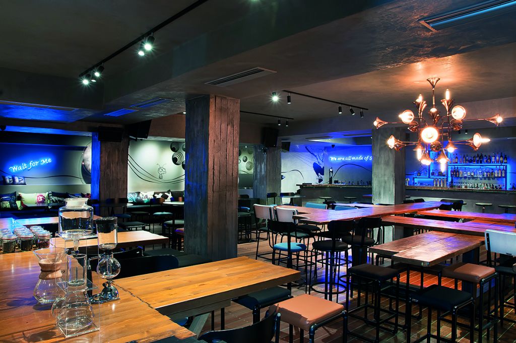 Στη μαρίνα της νύχτας