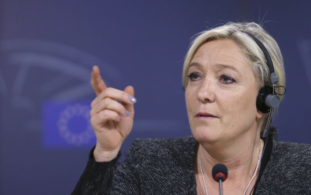 Η Λεπέν προειδοποιεί την Μέρκελ για έκρηξη της ΕΕ