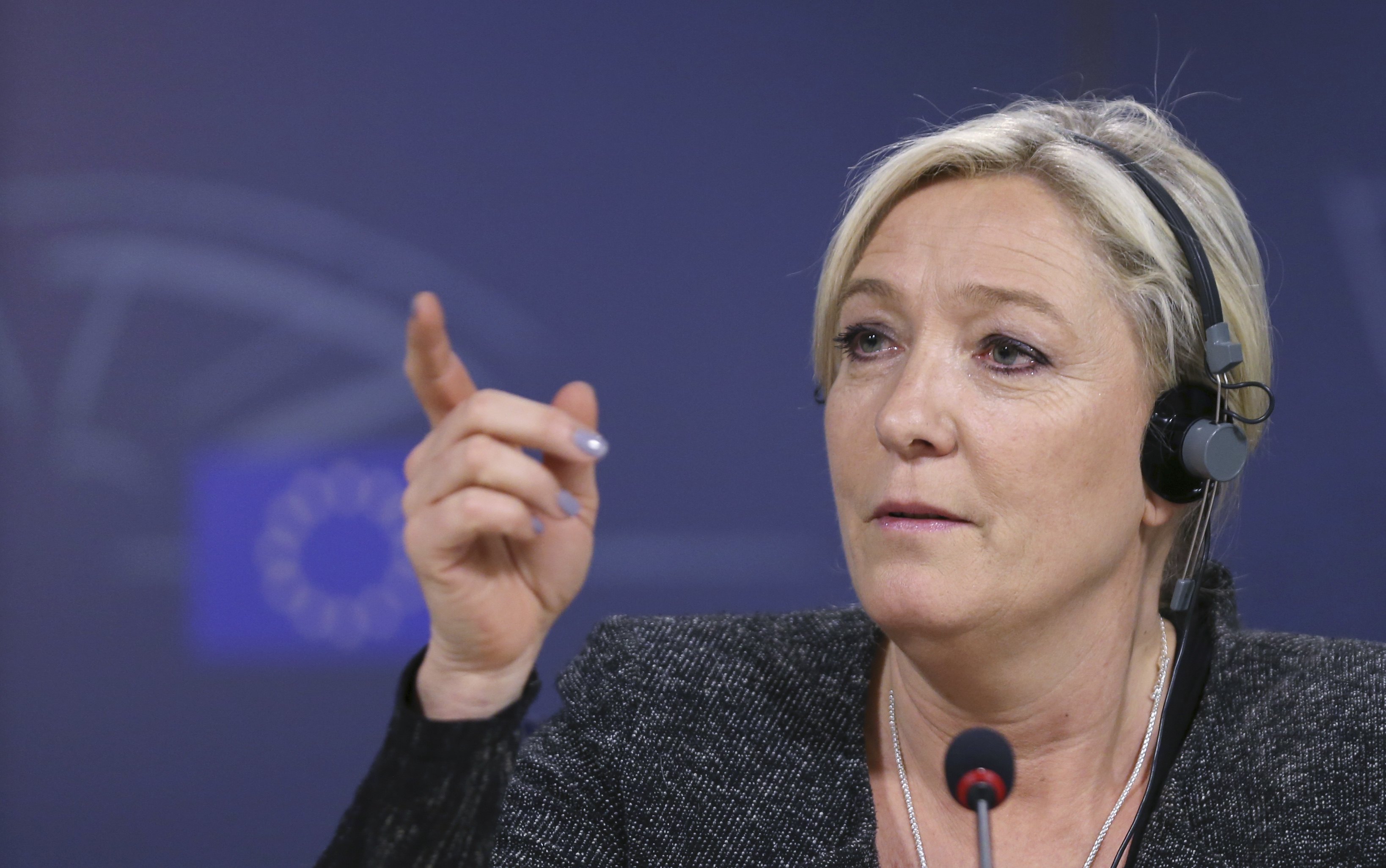 Η Λεπέν προειδοποιεί την Μέρκελ για έκρηξη της ΕΕ