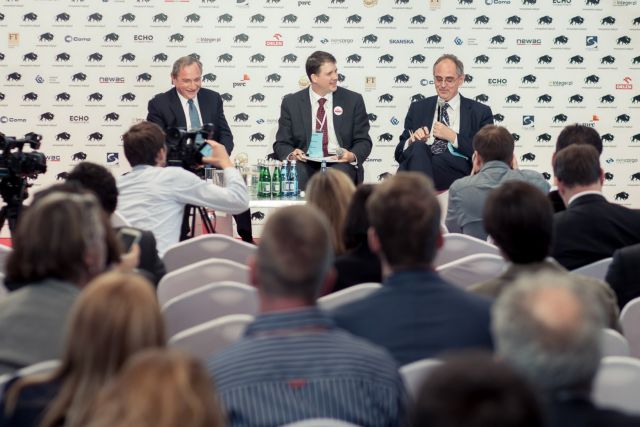 Τα «γεράκια» χτυπούν τα τύμπανα του πολέμου