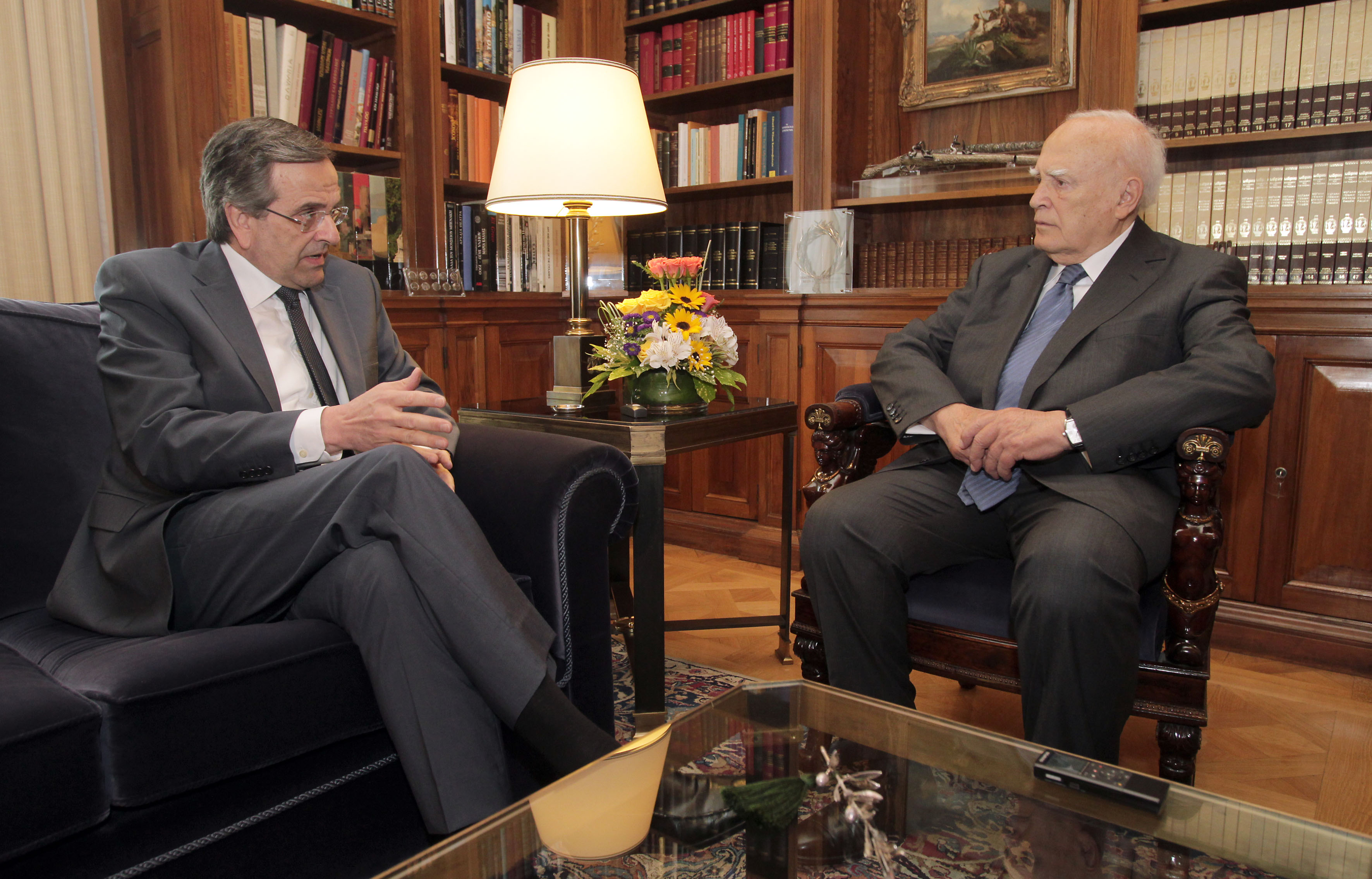 Σαμαράς σε Παπούλια: Κλειδί η πολιτική σταθερότητα