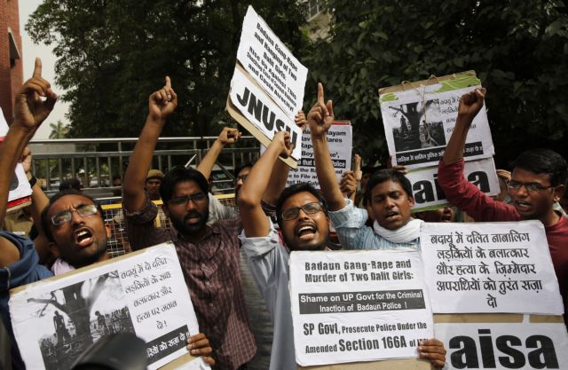 Ινδία: Ξέσπασμα οργής κατά της αστυνομίας λόγω αδράνειας