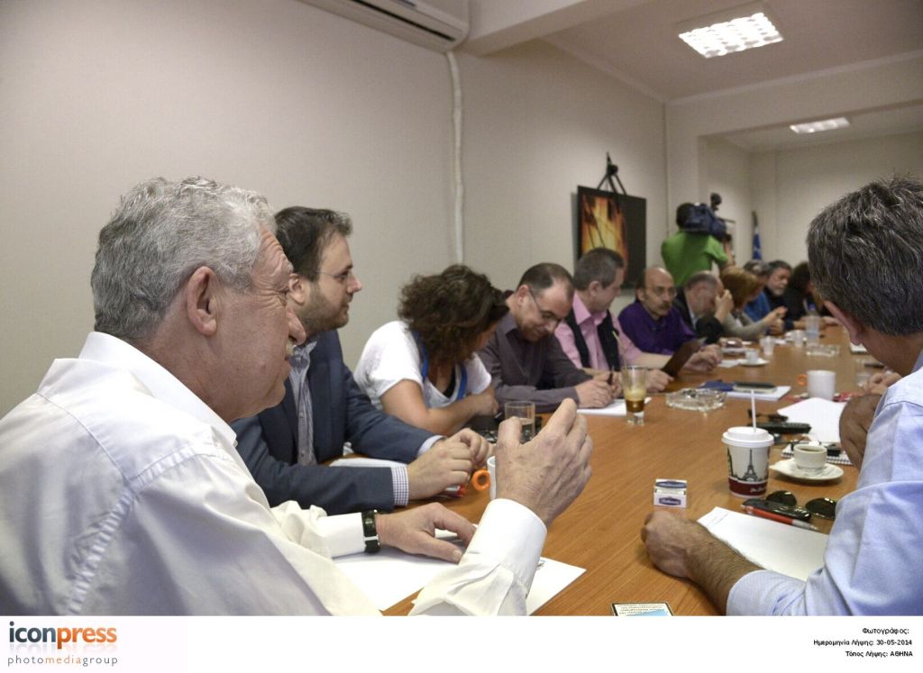 Στελέχη και βουλευτές της ΔΗΜΑΡ ζήτησαν από τον Κουβέλη να μην παραιτηθεί