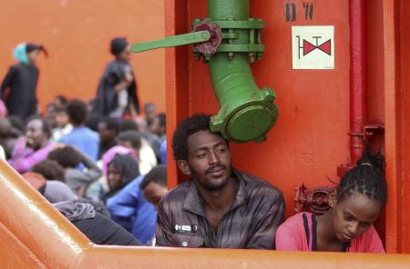 Τεράστια επιχείρηση διάσωσης 2.500 μεταναστών στη Σικελία