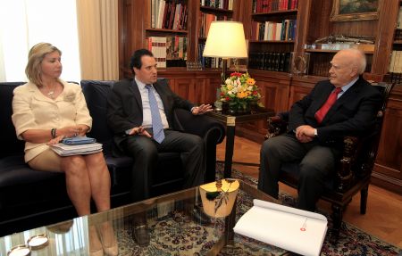 Στον Παπούλια οι Γεωργιάδης-Μακρή για την αντικαπνιστική εκστρατεία