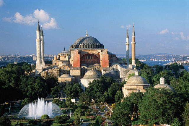 Αγία Σοφία: εκκλησία, τζαμί, μουσείο… και πάλι τζαμί;