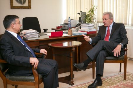 Συνάντηση Αβραμόπουλου-Γιλμάζ στο περιθώριο της Συνόδου του ΝΑΤΟ