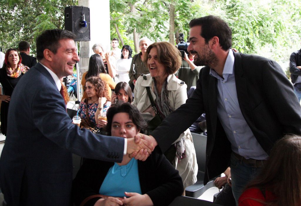 Τσάι και… συναίνεση στην Αθήνα