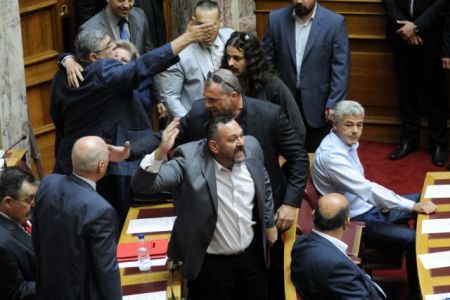 Χρυσή Αυγή: Πού στοχεύει η λάσπη των φυρερίσκων