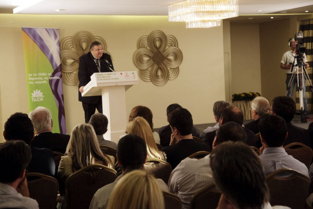 Φλερτ, διαζύγια και μυστικά δείπνα