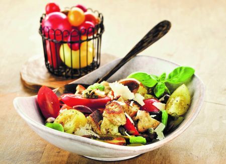 Ντομάτες και ξερό ψωμί