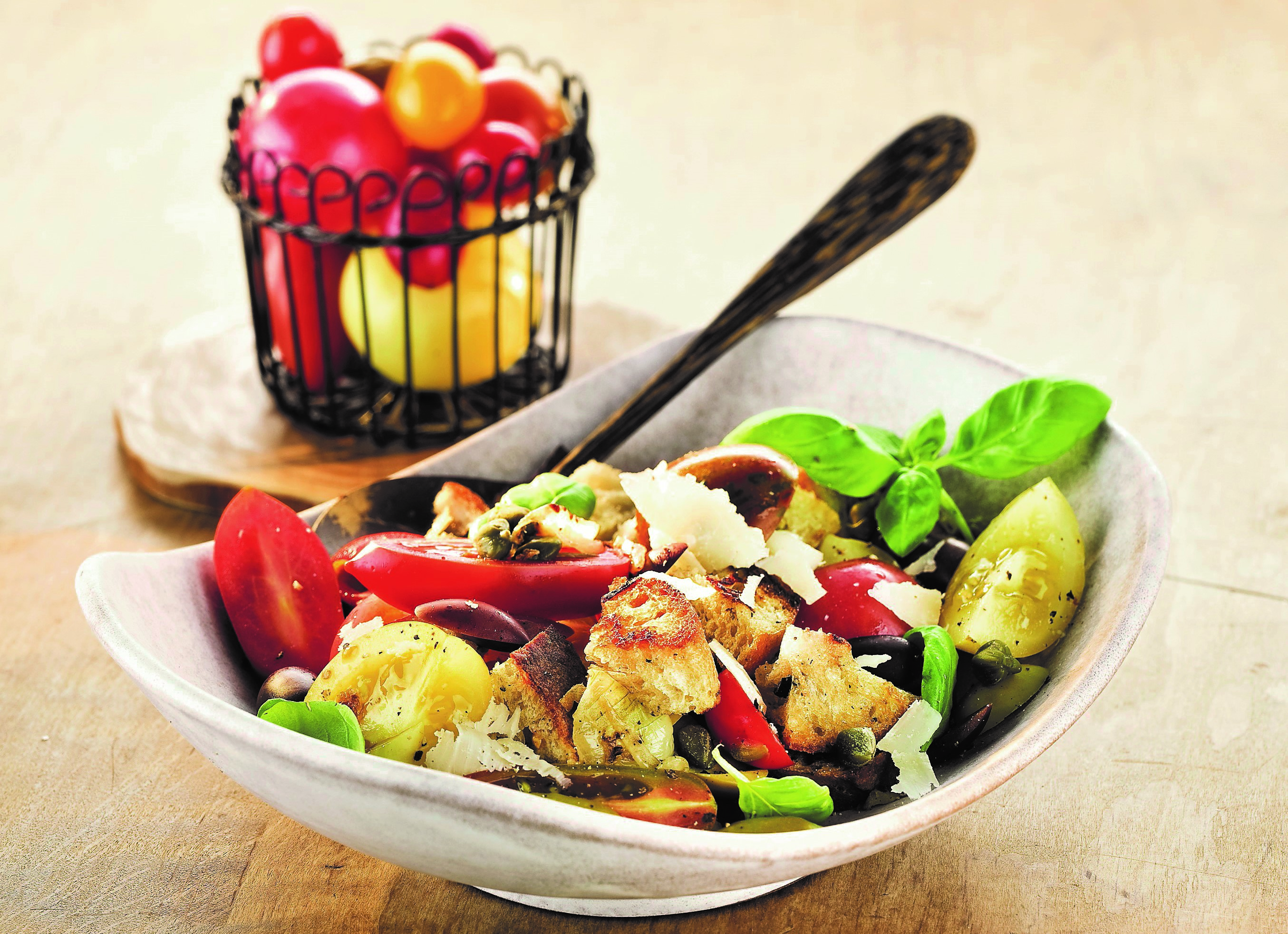 Ντομάτες και ξερό ψωμί