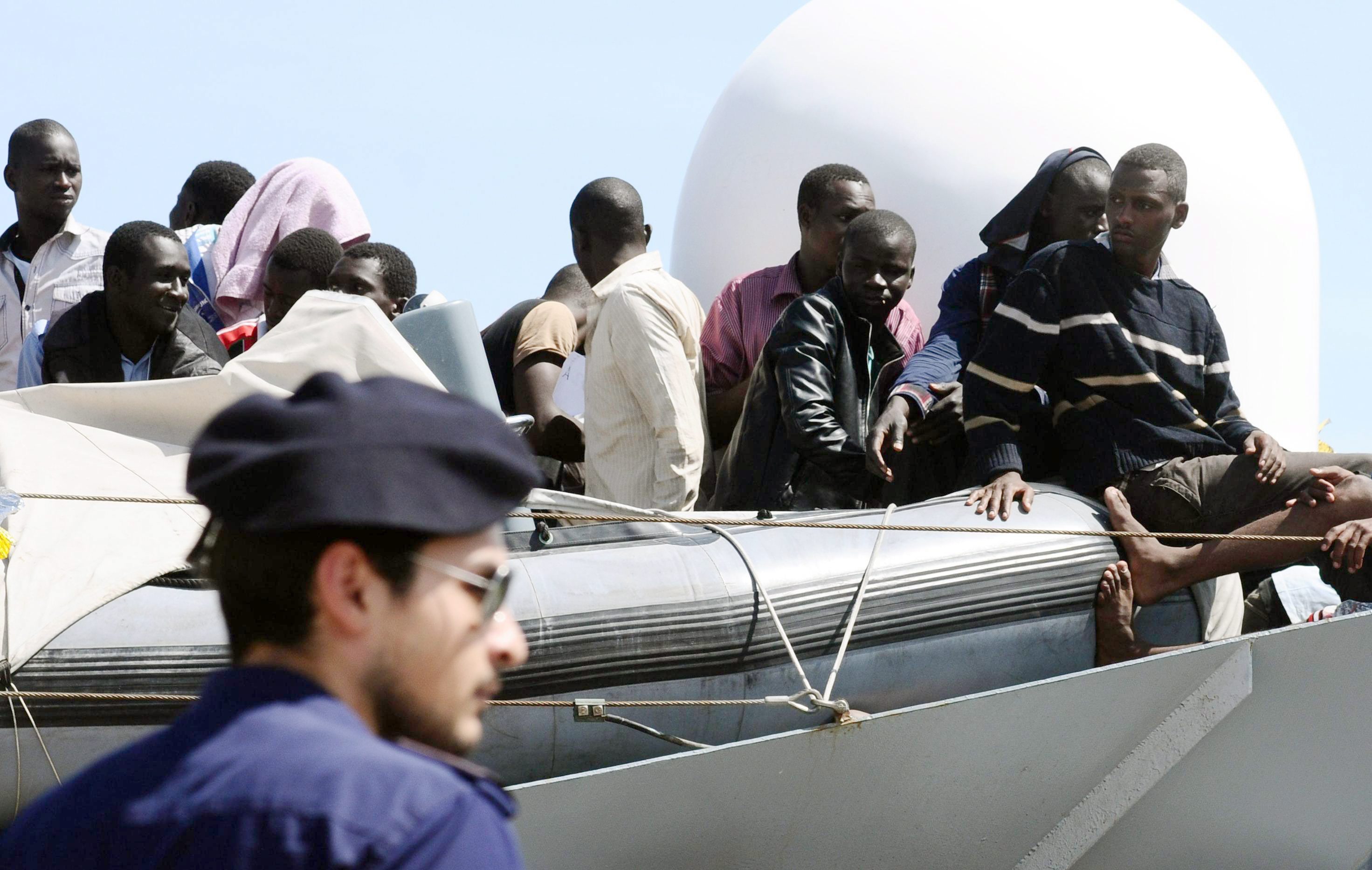 Σικελία: Δέκα νεκρούς μετανάστες περισυνέλεξαν ιταλικά σκάφη