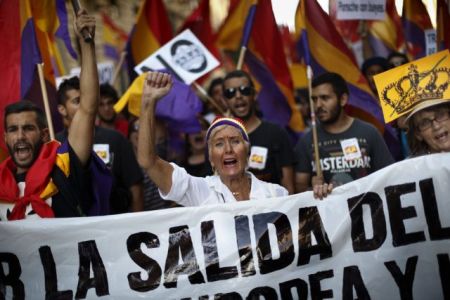 «Ναι» σε δημοψήφισμα για τη μοναρχία λένε οι Ισπανοί