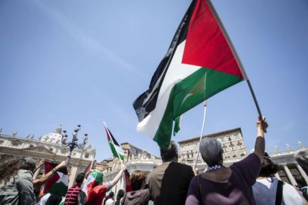 Ο Πάπας «ενώνει» Πέρες και Αμπάς σε προσευχή την ειρήνη στη Μέση Ανατολή