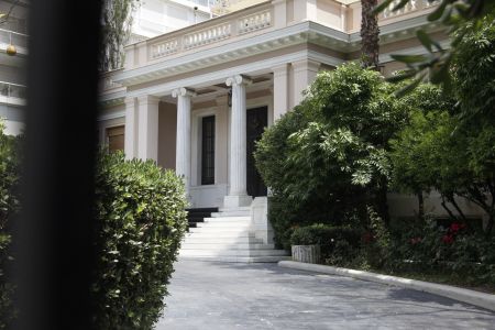 Μαξίμου: Δεν συνδέεται η έξοδος στις αγορές με τις δύο υποδόσεις