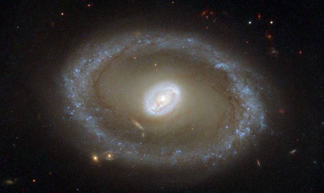 Γαλαξιακή «βέρα» νέων άστρων | tovima.gr