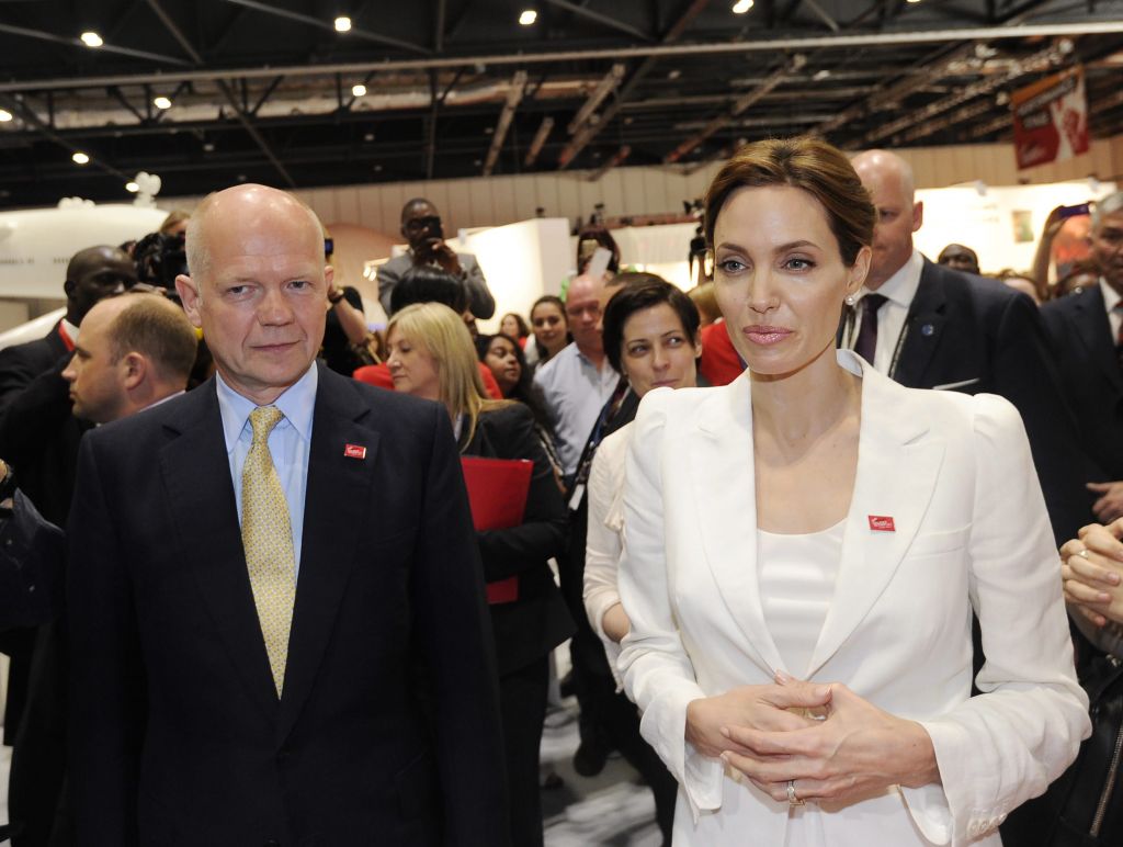 Διάσκεψη για τη σεξουαλική βία στον πόλεμο υπό την αιγίδα Χέιγκ-Τζολί