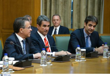 Ενδοκυβερνητική κρίση-Ντινόπουλος κατά Μητσοτάκη και υπέρ Δούρου