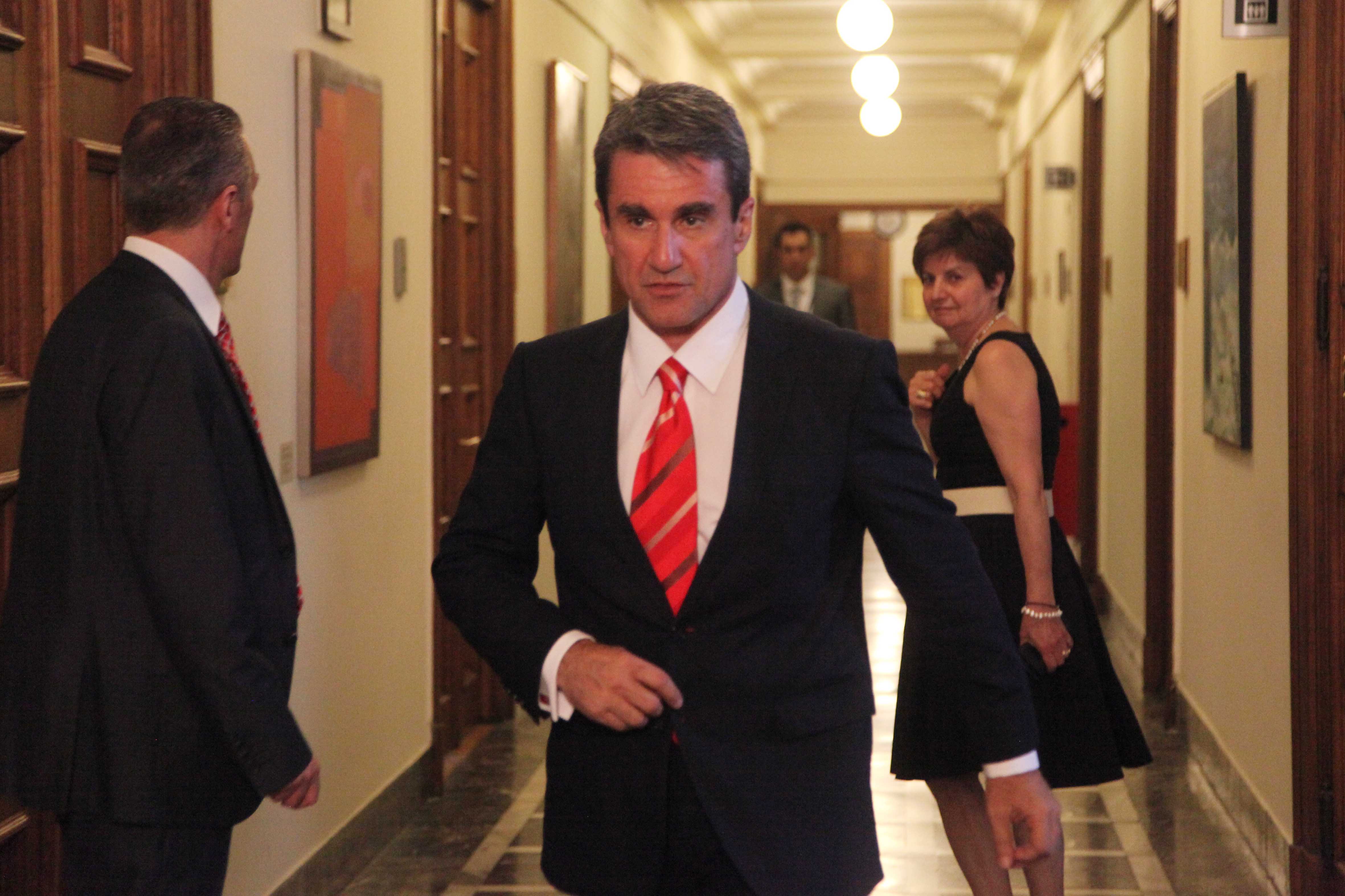 Με το καλημέρα ρήξη στην Παιδεία