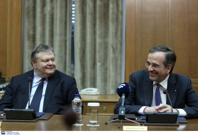 Με το βλέμμα στο φθινόπωρο, υπουργοί και βουλευτές