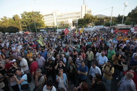 Συγκέντρωση στην Αγία Παρασκευή για το λουκέτο στην ΕΡΤ