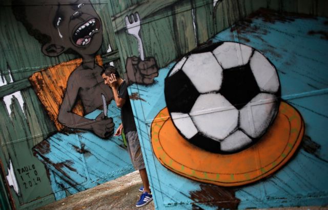 Οι Βραζιλιάνοι στέλνουν μηνύματα κατά του Μουντιάλ με γκράφιτι