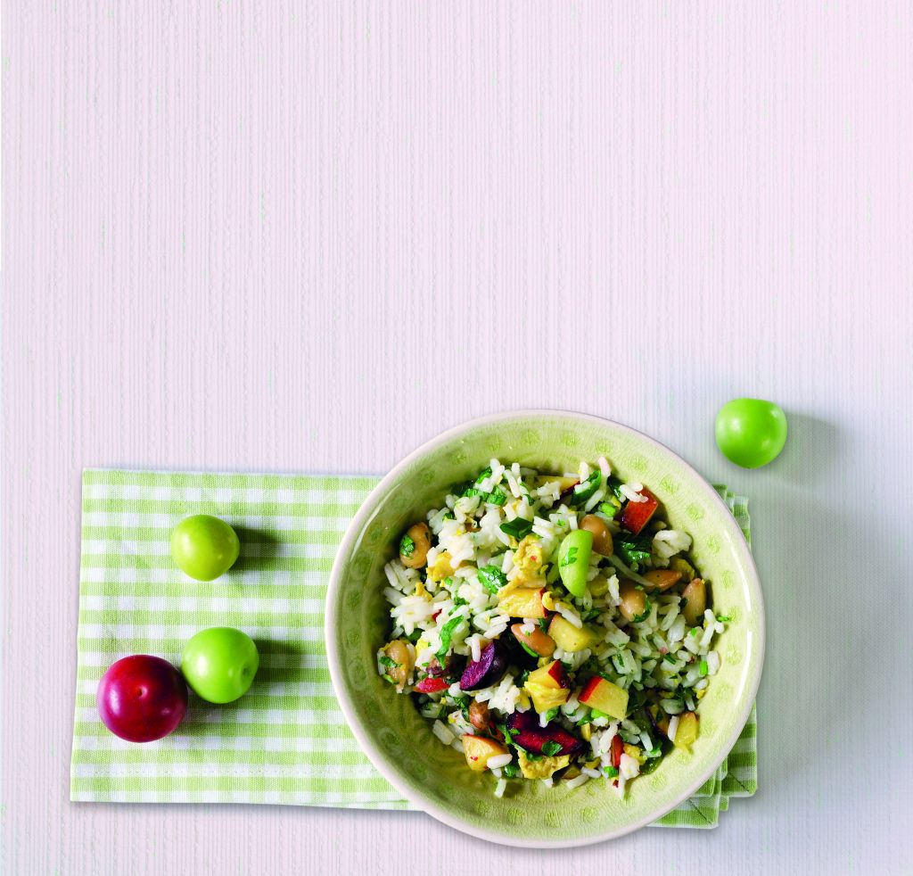 Τηγανητό ρύζι με ξηρούς καρπούς και φρούτα