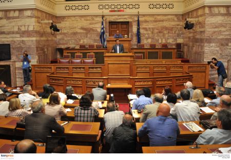 ΣΥΡΙΖΑ: Από την κόντρα για το ευρώ, στο… γήπεδο της ΑΕΚ