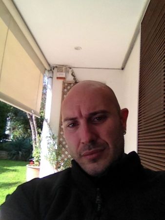 Και διαφημιστής και συγγραφέας