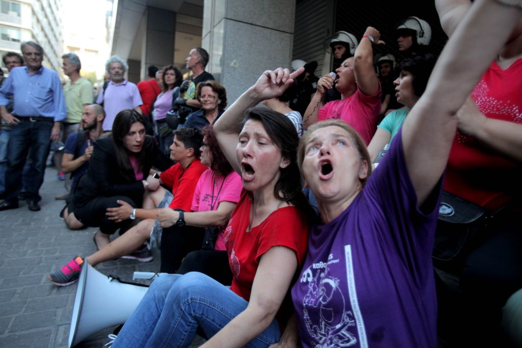Οι απολυμένες καθαρίστριες συνεχίζουν τον αγώνα τους
