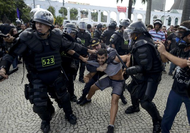 Το Παγκόσμιο Κύπελλο διχάζει τη Βραζιλία