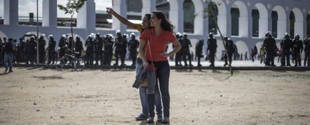 Αλλο μπάλα, άλλο οικονομία